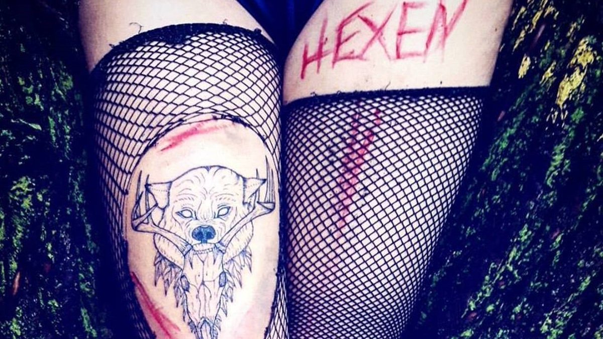 o_georgiou's tweet photo. A stunning use of voice &amp; body. A visceral allegory of capitalism vs community. Four witches in sync with a drum. #Hexen 9pm #FringeTO https://t.co/KoB2cBKUEG