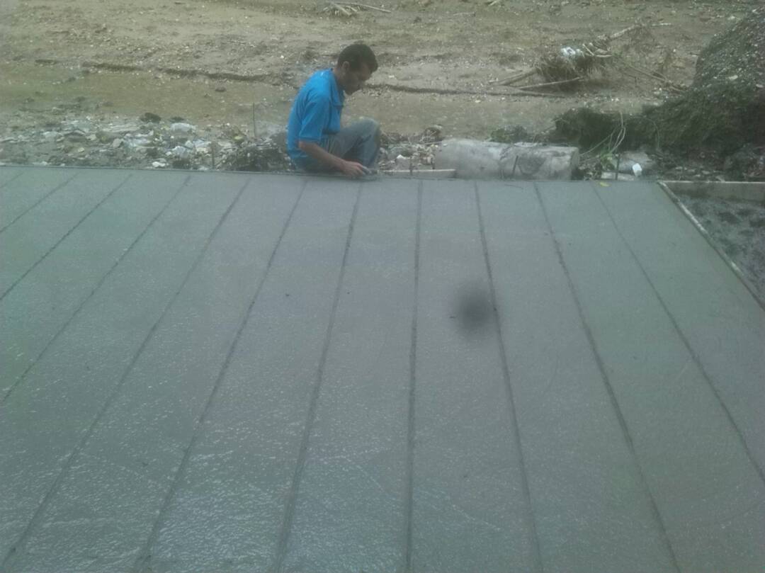 IngeCarrizal's tweet photo. @AlcCarrizal e @InfraCarrizal trabajan en la contracción de pavimento de concreto sector Acuario.  Av El Lago. #EjemploDeMiranda https://t.co/xQUQcrEoFN