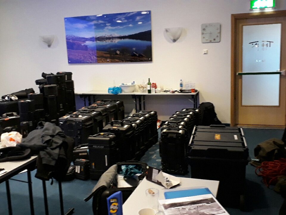 HelvikFilm's tweet photo. Pelicase in rows #norwaycrewout https://t.co/PnRuXiCkt2