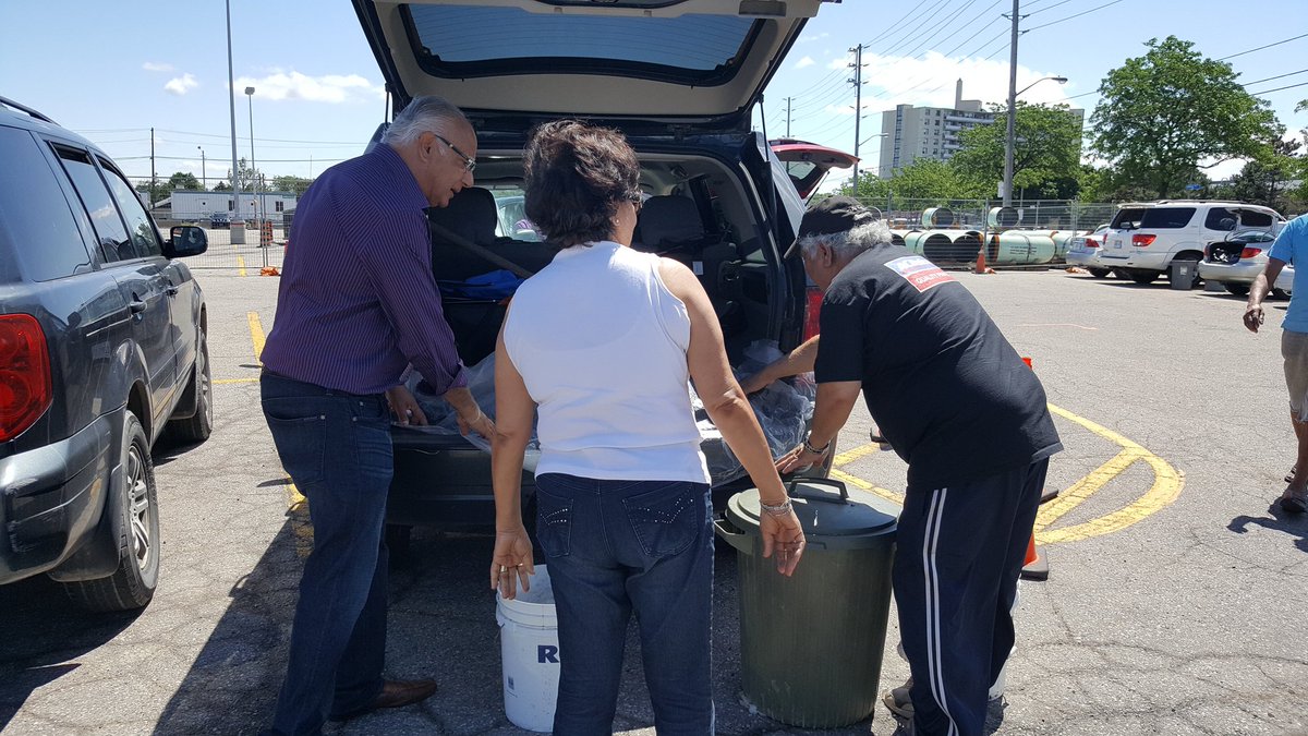 vcrisanti's tweet photo. Come get your free compost, dispose your hazardous waste, free shredding, and lots more here at Environment Day. https://t.co/SBeRz8E9tL