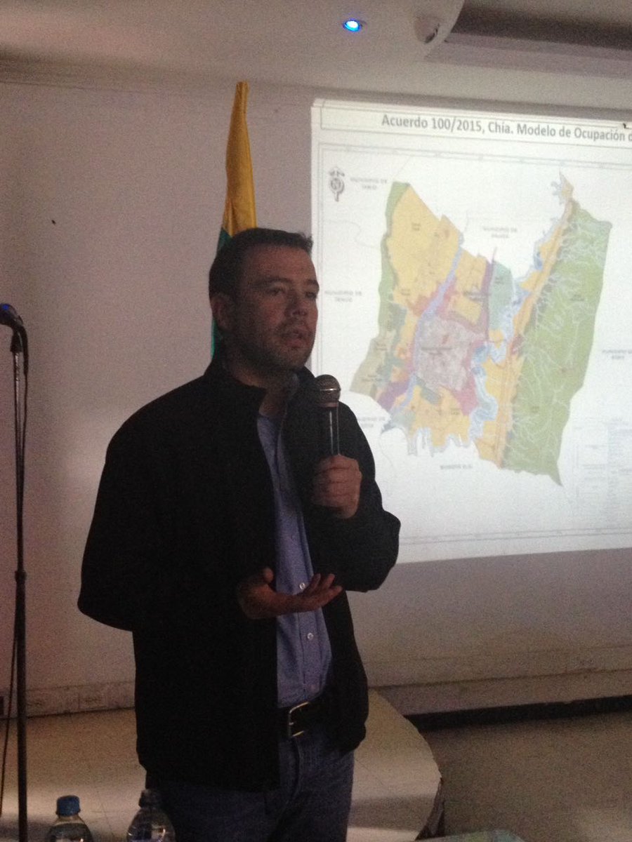 CFGalanprensa's tweet photo. #POT. En este momento el Senador @carlosfgalan en el panel "A quién beneficia el POT de Chía" 
@CongresoVisible @SenadoGovCo https://t.co/4tU2CPdRiy