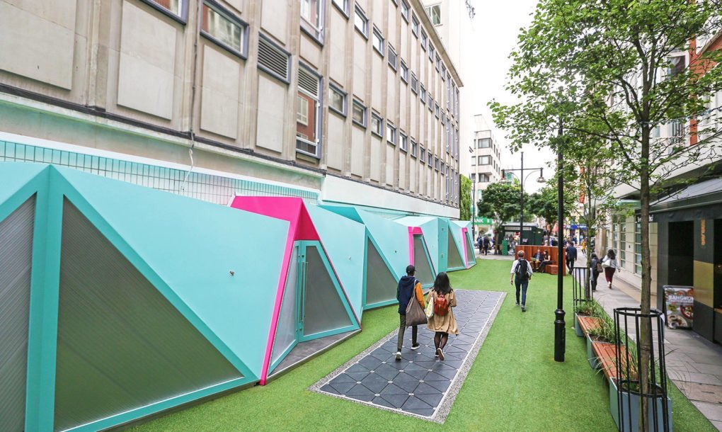 GConnectee's tweet photo. [ #innovation ] Produire de l' #énergie en marchant c'est dorénavant possible dans une rue de Londres 🏃🏾‍♀️🏃🏽💡https://t.co/O1OCFIt1aw https://t.co/EqKjT6BMNJ
