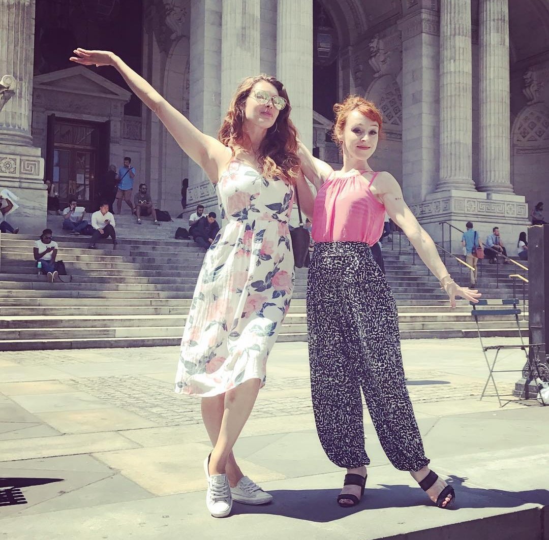 br_connell's tweet photo. 📷 | Ruthie e Alaina juntas em NY. ❤ https://t.co/5VXqBe1PmF