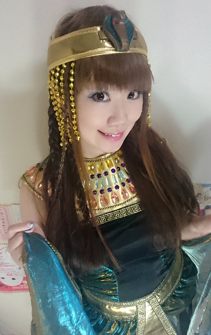 Twitter 上的 奥井ゆうこ 古代エジプト文明 ミイラ大好き 奥井教 今日は一年ぶりのクレオパトラ仮想配信でした 3年も喋る内容が尽きない古代エジプト文明はやはり素晴らしい あ ちょっと髪飾りがバージョンアップしましたwww くまミイラ