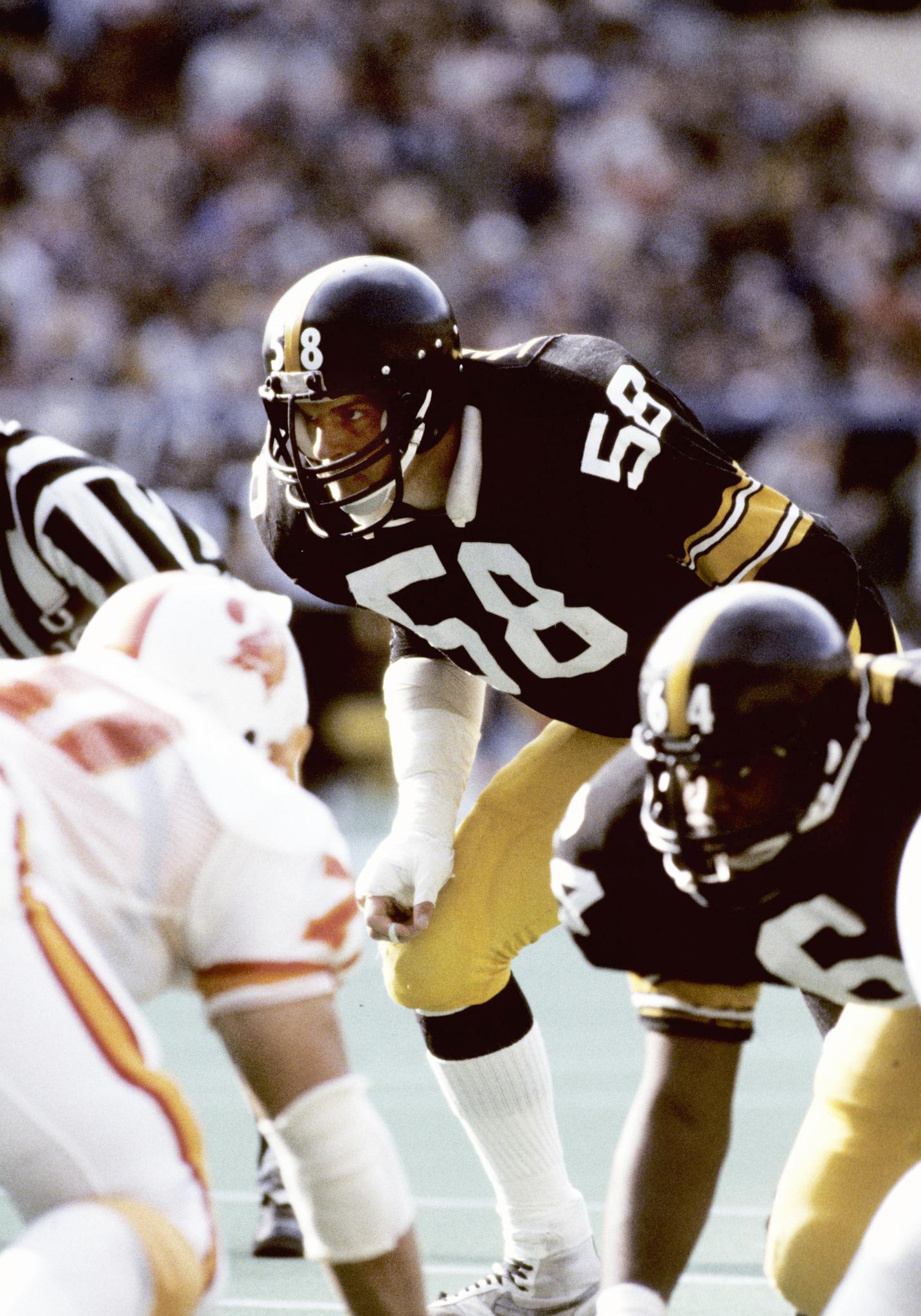 The most feared linebacker in Happy birthday to former LB Jack Lambert. 