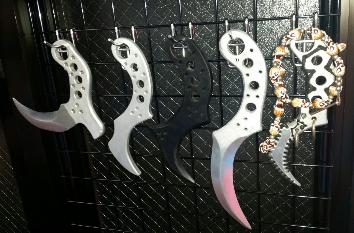 映画『RE:BORN』の劇中にて、実際に小道具として使われたカランビット