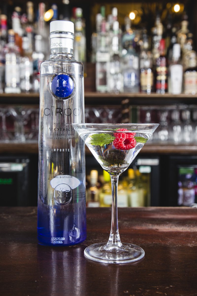 RoseVillaTavern's tweet photo. Oh this old thing? Just something I slipped on! #FancyDrinks #FeelingFancy #RVTVodka https://t.co/1L922dU8jW