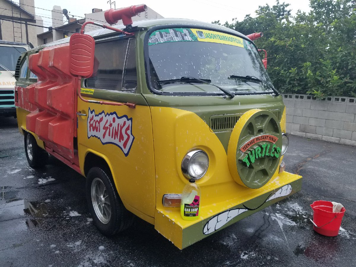 Because no one wants to fight evil with a dirty car. 

📷 - @jasonybarrapr #tmnt #tmntvan