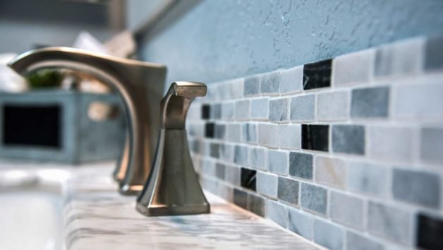 realtordotcom's tweet image. A total bathroom overhaul costs an average of $9,315. But don't worry, we've got 9 bath makeovers for $500 or less: rltor.cm/5q8ij