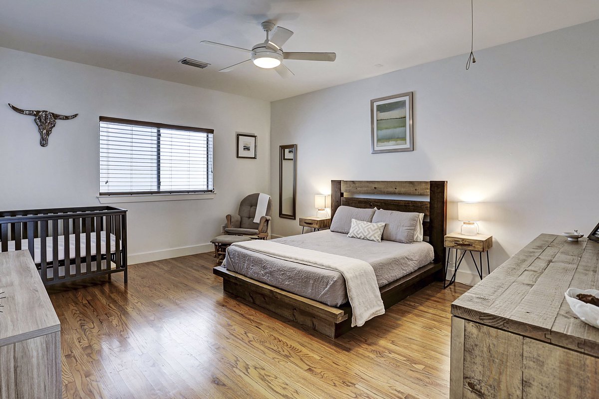 LexiSakowitz's tweet photo. This gorgeous lease listing is located in a gorgeous gated EaDo development! 3 bed 2.5 bath! Great Houston location! https://t.co/lP9Zj7wuUA