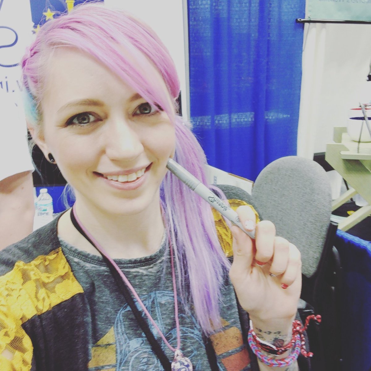 TradeChat's tweet photo. Come see me at booth #119 from 3-6! I'm signing and giving away exclusive prints!! #INVS https://t.co/7fIP8piEVb