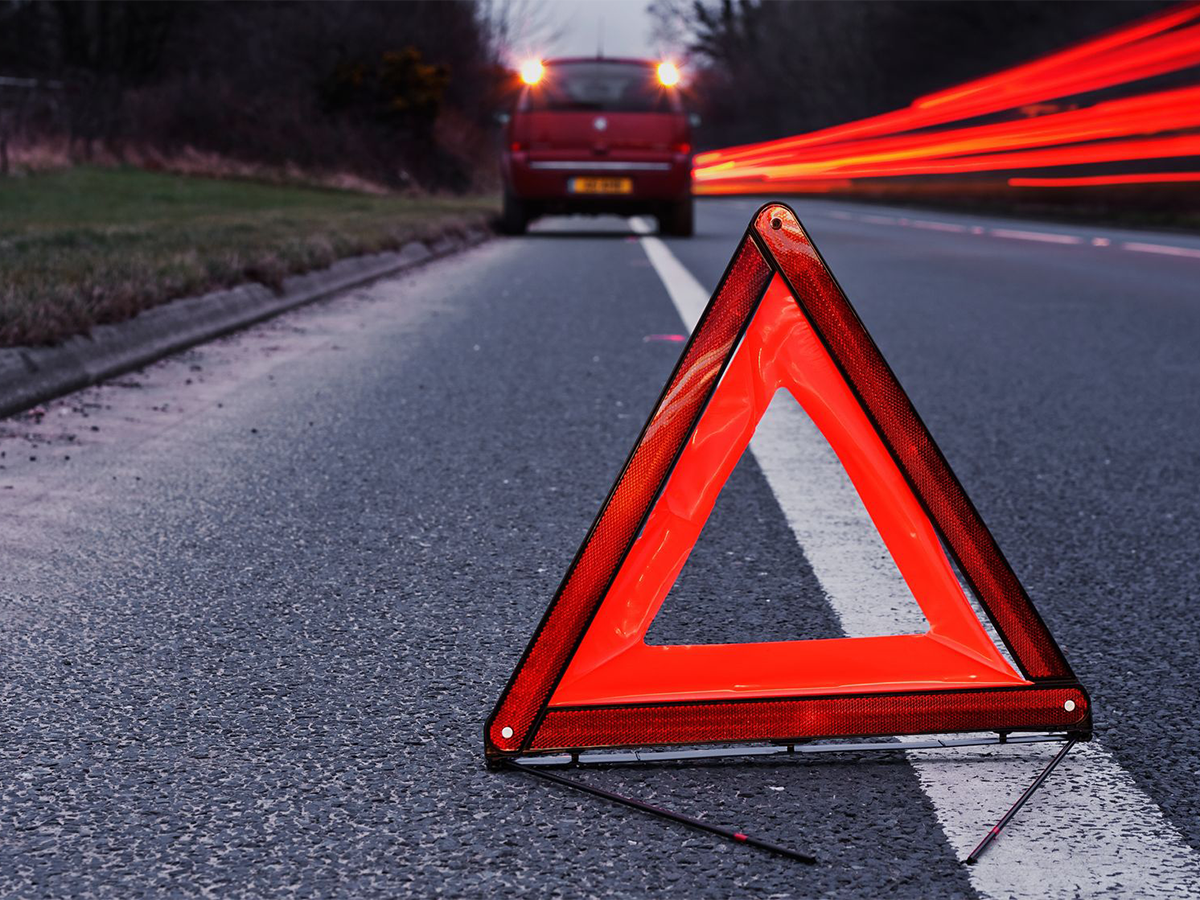 CollisionYXE's tweet photo. If you have to pull over, move your vehicle off the road. Never park on the shoulder unless it is an emergency. #yxe #roadsafety https://t.co/zSuUgjuGw8