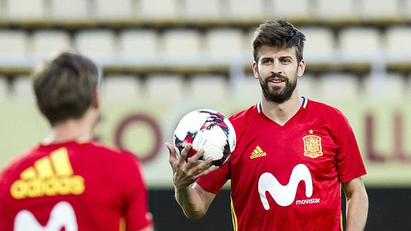 FCB_LatestNews's tweet photo. Former Real Madrid Star Alvaro Arbeloa Reveals Feud With 2010 World Cup Winning Teammate https://t.co/JvPyXnlGCA https://t.co/TxTg2oUBGk