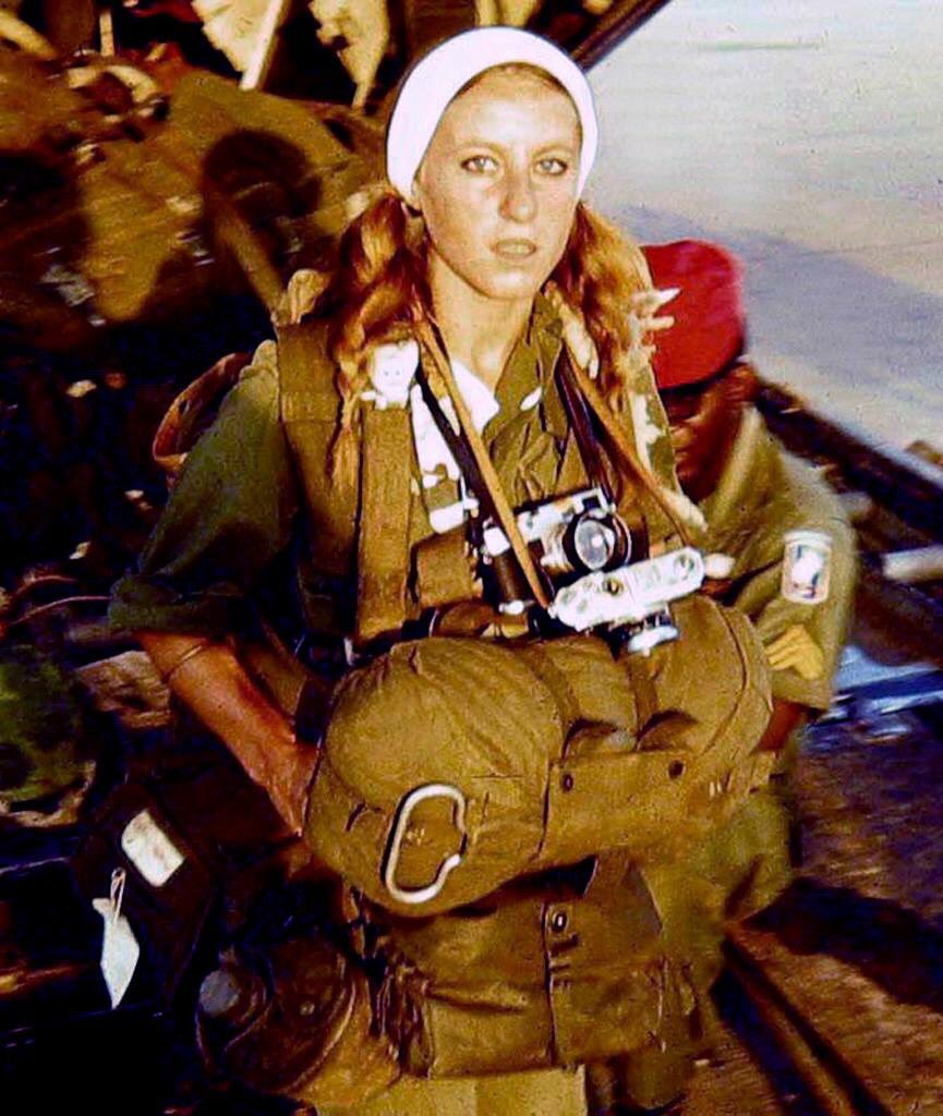 2006 - #Life taki Vietnam Savaşı fotoğrafları ile bilinen kadın fotomuhabiri #CatherineLeroy öldü. #FotograftaBugün #8Temmuz #July8 #otd