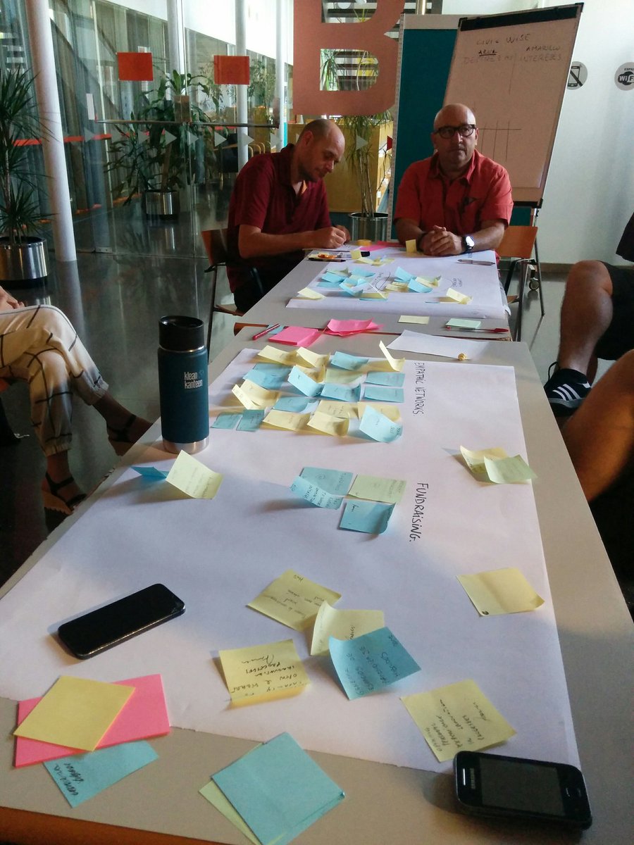 bentejui_h's tweet photo. Taller de #mapeo de la comunidad @civicwise por @mariohidrobo @urbaninvisibles en #GlocalCampLHospitalet #MappingLab cc @GlocalCamp https://t.co/eSmFw03aGJ