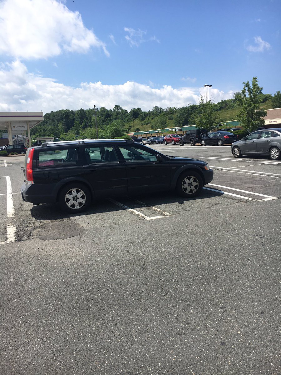 jaxjacc's tweet photo. Parking is a talent https://t.co/zaUs3om6wD