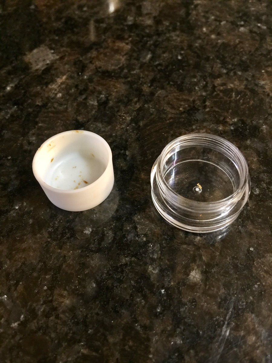EmeraldZoo's tweet photo. Huge #Shoutout to #BoulderExtracts for putting the soft #SiliconeCup in the plastic container. No more giant smear inside! #GreatIdea https://t.co/dYzuDZfsMi