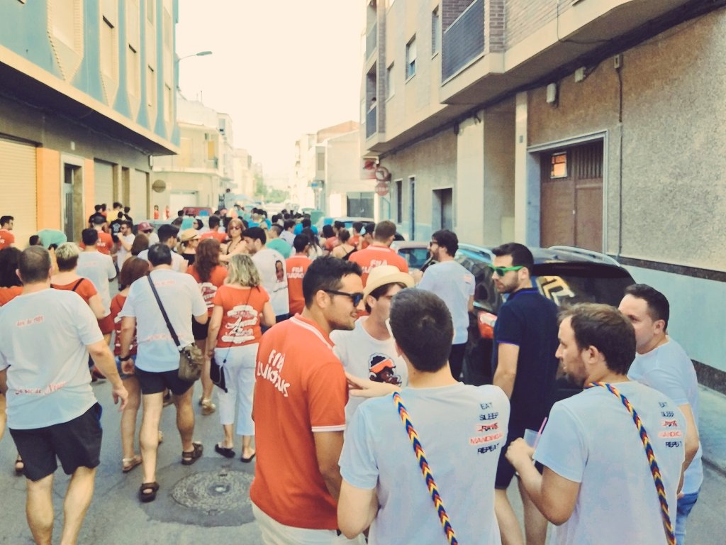 filamandingas's tweet photo. Si alguno se le da mejor esto que a nosotros ¡que nos rete! #maslio #picaelcanari #negresbetanics https://t.co/pIt35SKUHX