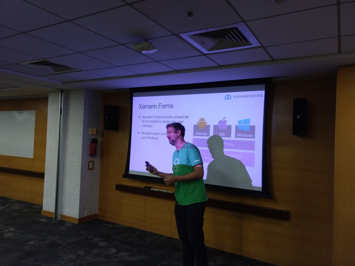 svswaminathan's tweet photo. Ben Ishiyama- Levy talking about #Xamarin at #buildrecap #bdotnet #xhackers https://t.co/bgxxqULokx