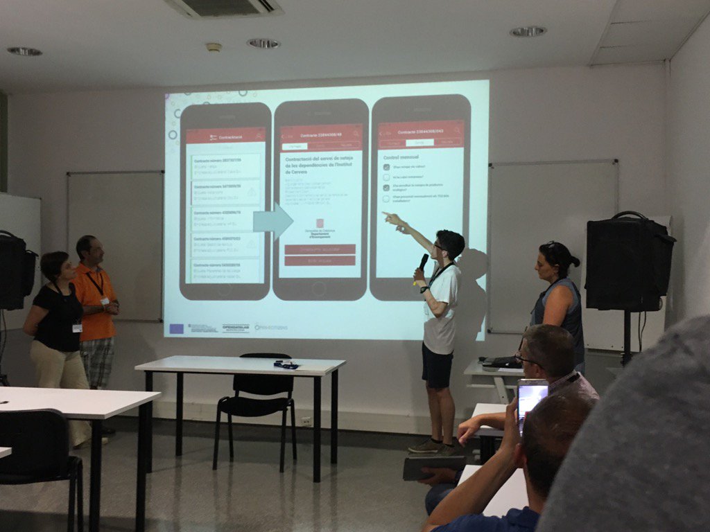 angelsvj's tweet photo. Els grups presenten les seves idees al jurat #IDEATODadesObertes https://t.co/RT2laI4EjC