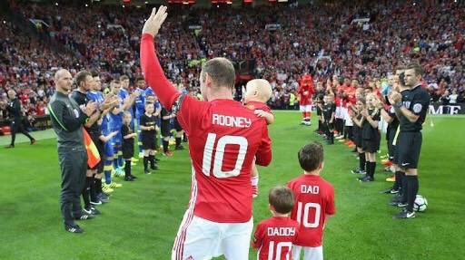 CalcioFiles's tweet image. ¿Is the right thing to do? Yes, Rooney is not longer the football machine that we knew but is a United idol. Not the best way to say goodbye