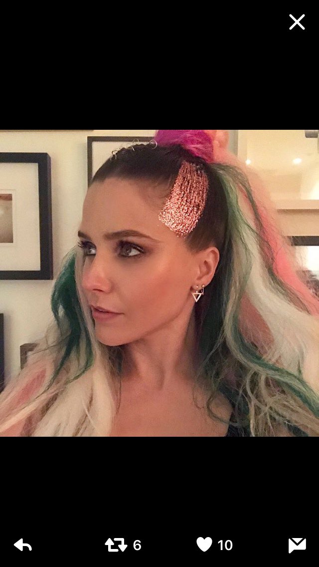 NoelElaineOTH's tweet photo. "Self love is not selfish." Happiest birthday to my #Florgeous unicorn queen, @sophiabush. You inspire and save me every day. https://t.co/7dIatdP75b