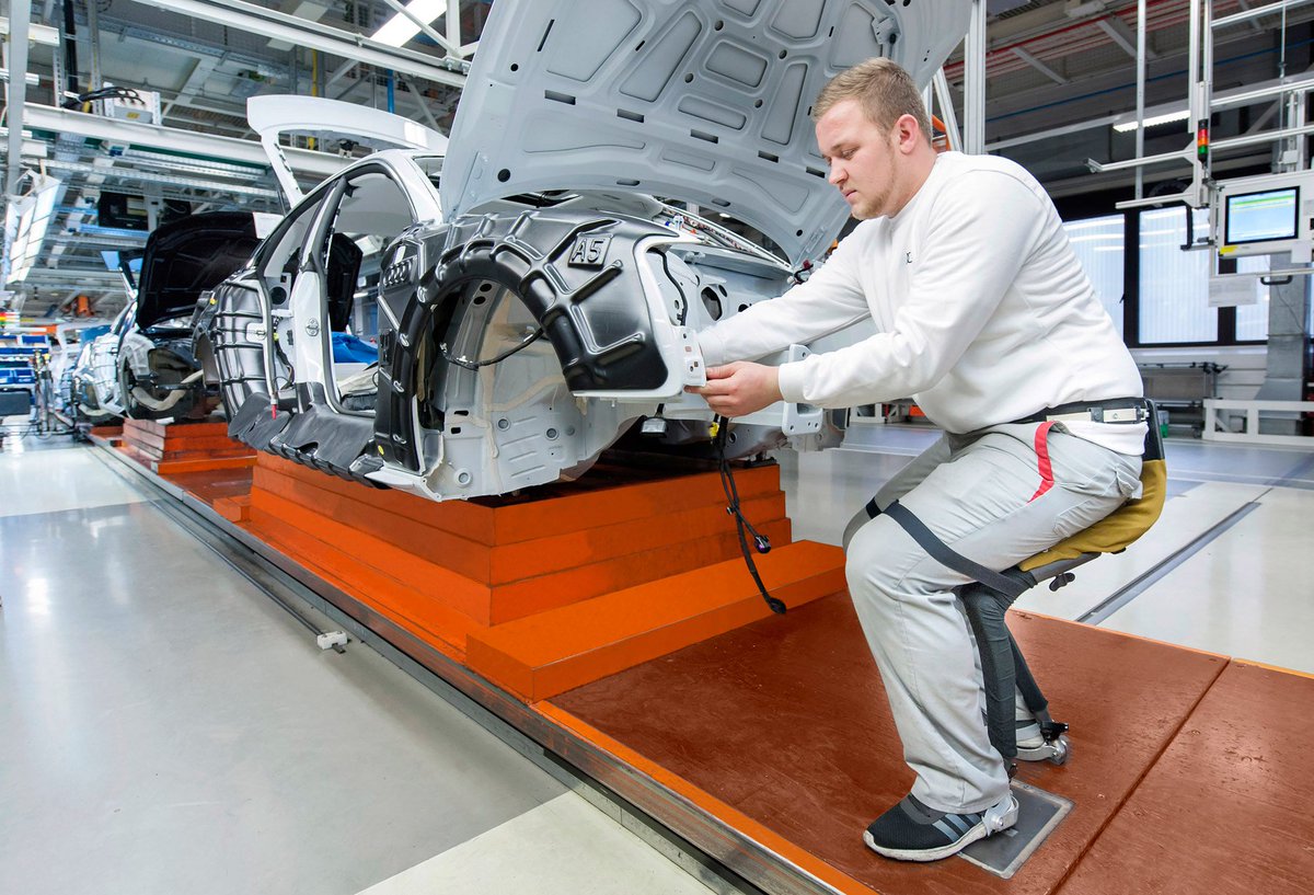 architerapia's tweet photo. "Silla sin #silla para #trabajadores " #SwissStudioSapetti #DesignThinking #UXperience #exoskeleton #dcu #chairless chair support 4 #workers https://t.co/20Mwkxhfxe