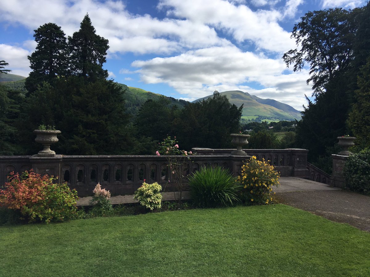 Having a lovely day <a href="/CastleriggManor/">Castlerigg Manor</a> the weather is fantastic!!!! #smrchs