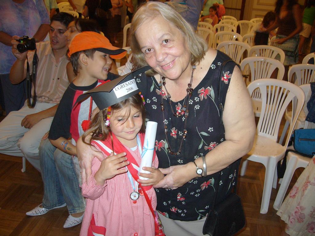 valeeenalvarez's tweet photo. Los naipes sobre la mesa, me carteo una ilusión, grito truco a los recuerdos, falta envido y faltas vos❤ https://t.co/bp50ULr9AF