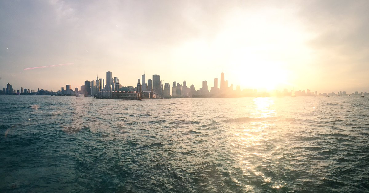 Ash10curtiss's tweet photo. Chi town was a b-eautiful place to see 😏 https://t.co/GjyeNAYn8V