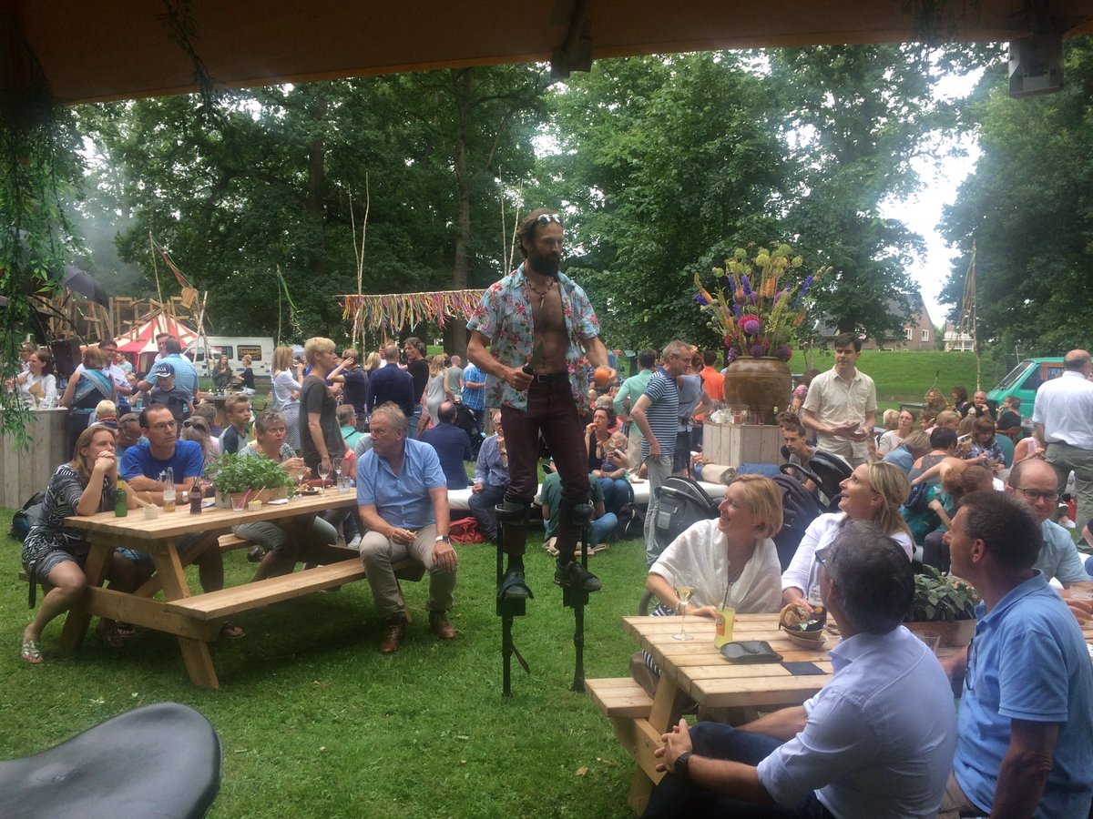 politelab's tweet photo. Gezellige drukte op @WitteveenBos terras bij #Deventeropstelten https://t.co/hZXq4W2jkz