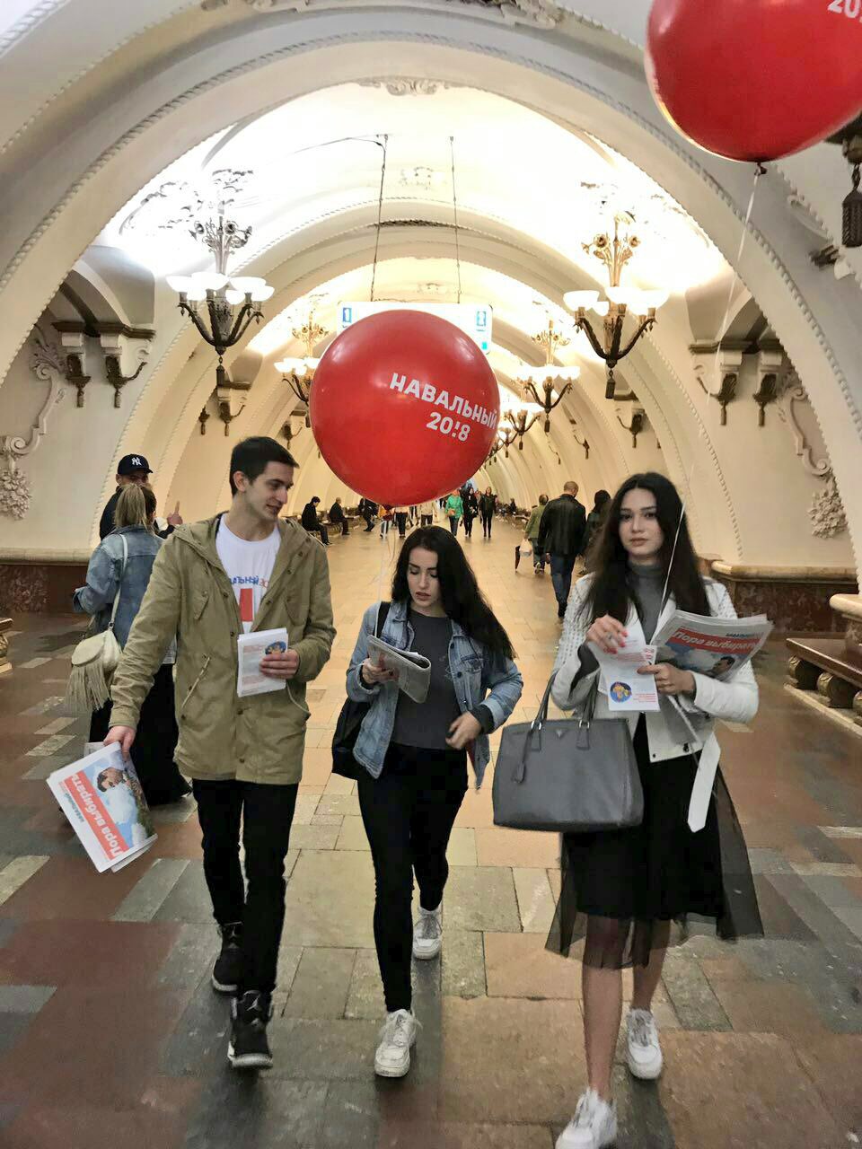 DEOgUQmXYAIDfys.jpg:large