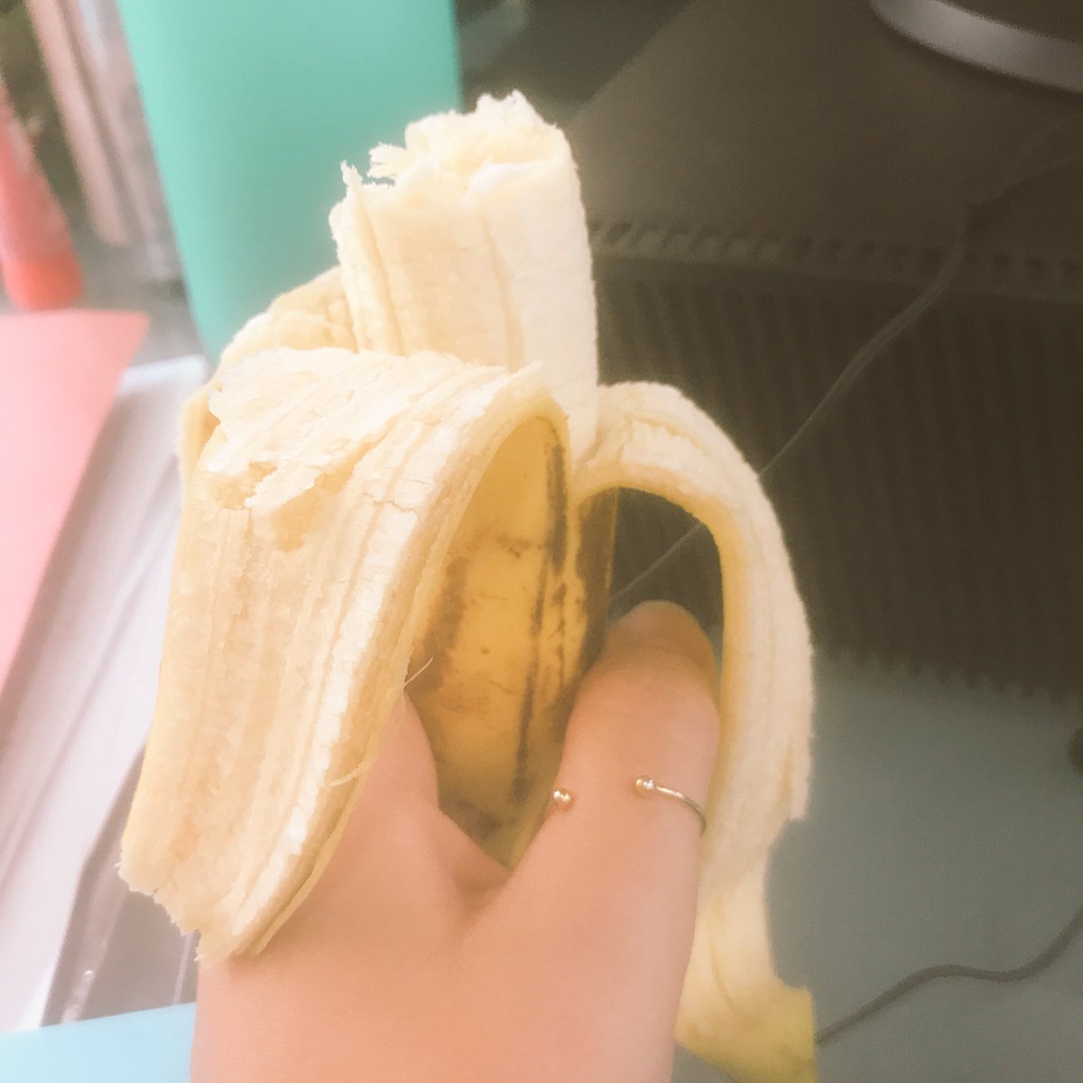 rosannamakes's tweet photo. Missed yesterday so for #PlasticFreeJuly on day seven I enjoyed a v plastic free snack! 🍌 https://t.co/PHxkOELgg9