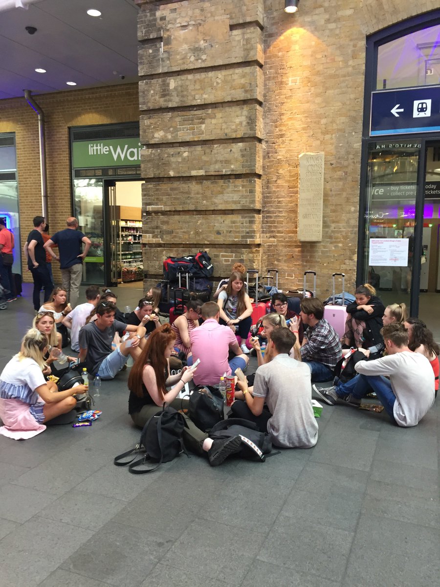 At #kingscross waiting for the train! What a week is has been #7shows #backstagetour #workshop #london