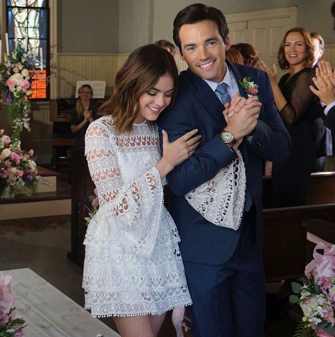 QueenLiarAria's tweet image. "All the #Ezria feels." #ezriawedding #ezrafitz #ariamontgomery