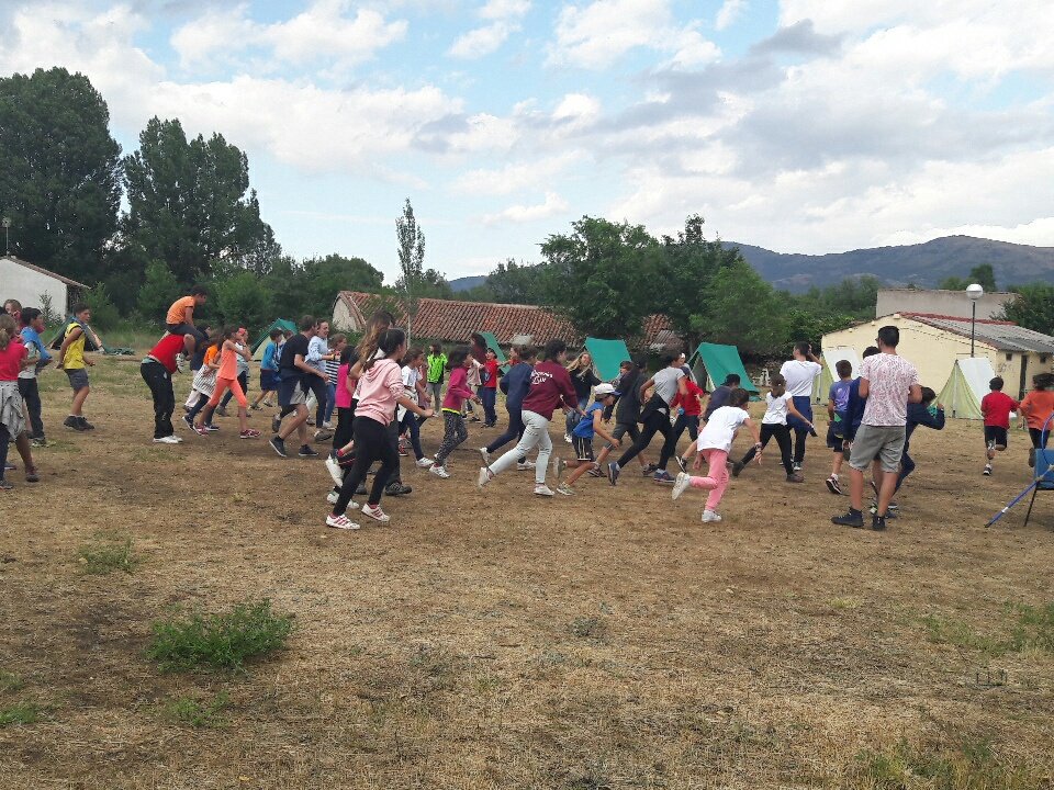 JuvenilesACGM's tweet photo. En #Alameda17 no paramos de jugar!!! Hoy volvemos a descansar en la iglesia!!! ☺ https://t.co/JjbT1568Vc