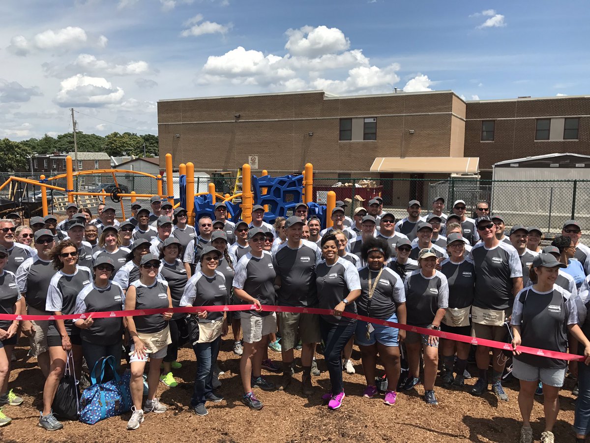 NAESP's tweet photo. When principals come together to benefit all kids. Playground build at #NPC17 @PlayLSI @LifetouchMM2017 #PrincipalsinAction https://t.co/cpsCDgdclN