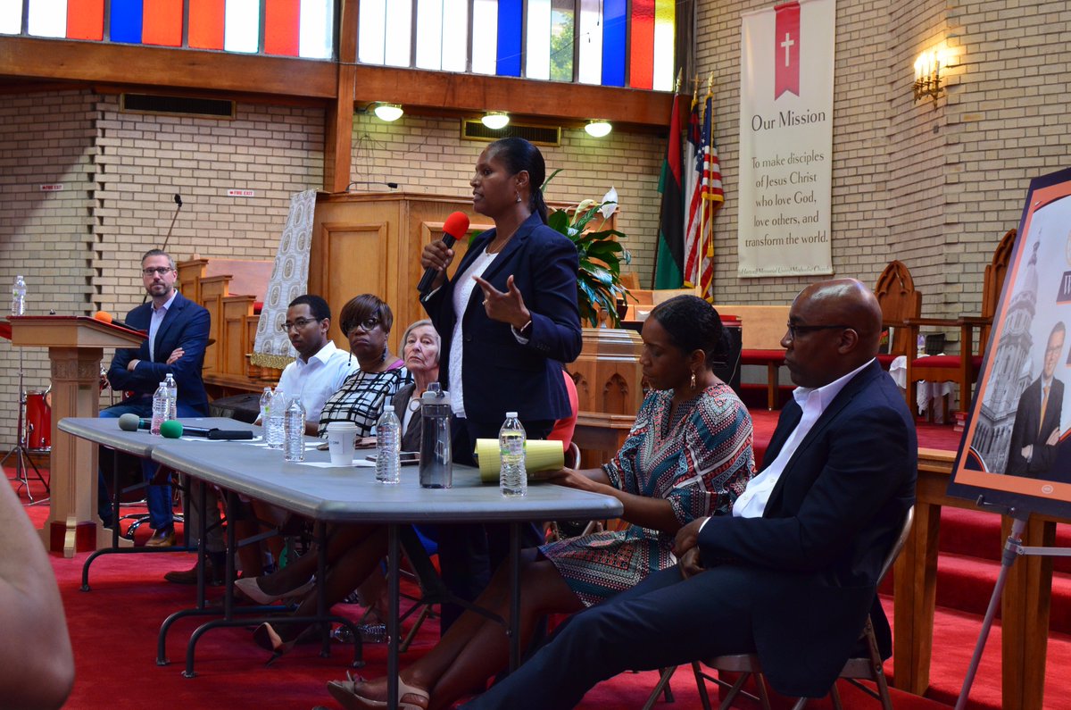 ILTreasurer's tweet photo. #HigherEd got me to where I am today–I’m committed to #financialliteracy thru our partnership w/ @EconIllinois & advocating for #MAPgrants. https://t.co/ChHHatETzN
