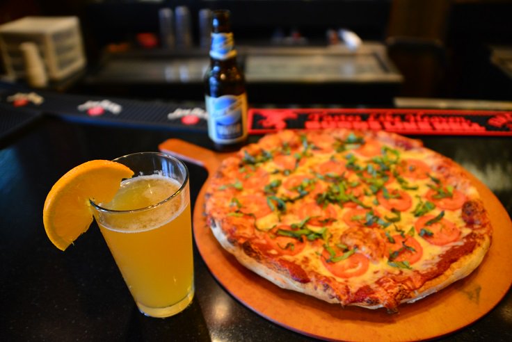 venice_kitchen's tweet photo. You wanna pizza this? #OVPC #pizza https://t.co/IeIoRMCq15