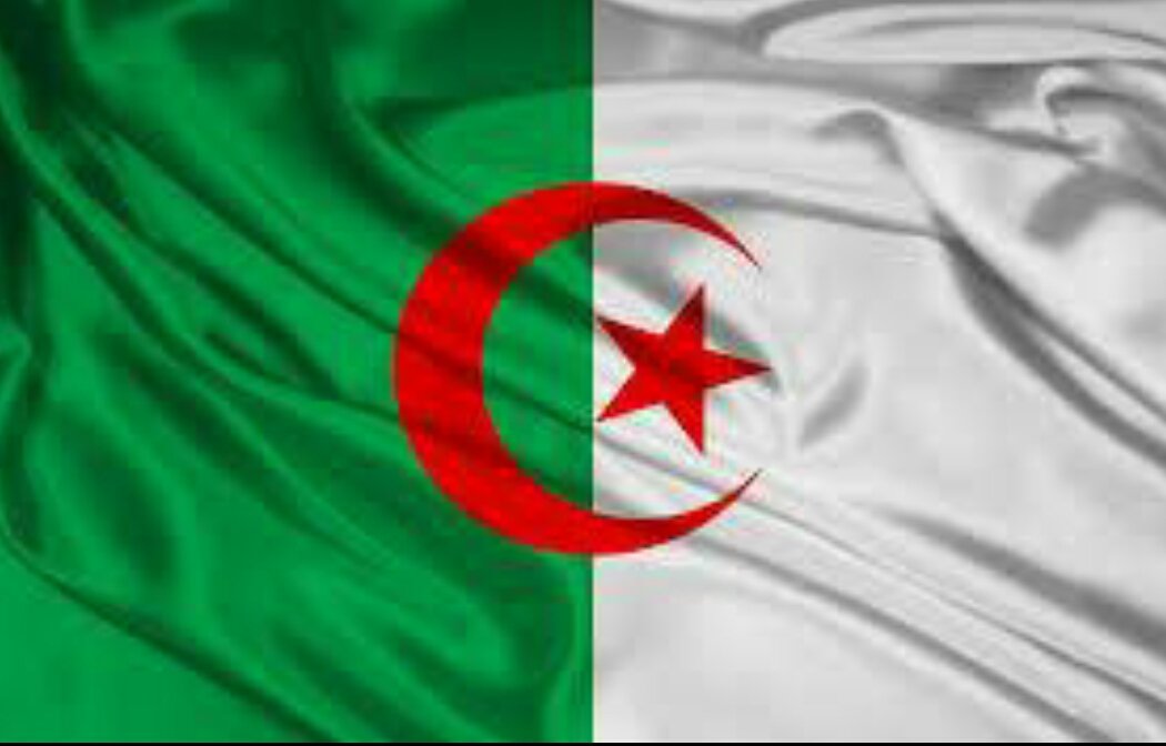 IsmailManstrli's tweet photo. ول اجت متاخرا بس انت تصل متأخرا خيرا من ان لا تصل كل عيد استقلال #وجزائر بلدنا الثاني ب الف خير https://t.co/2Uor2RoAsY