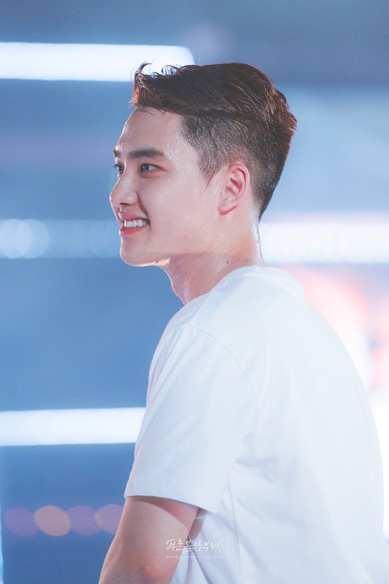 BlueSpring_xo's tweet photo. 170708 #SMTOWNLIVEinSeoul 
#경수 #도경수 #디오 #EXO
사랑하는 나의 소년.
https://t.co/8bulIrzQYS https://t.co/fZPXovIDPc