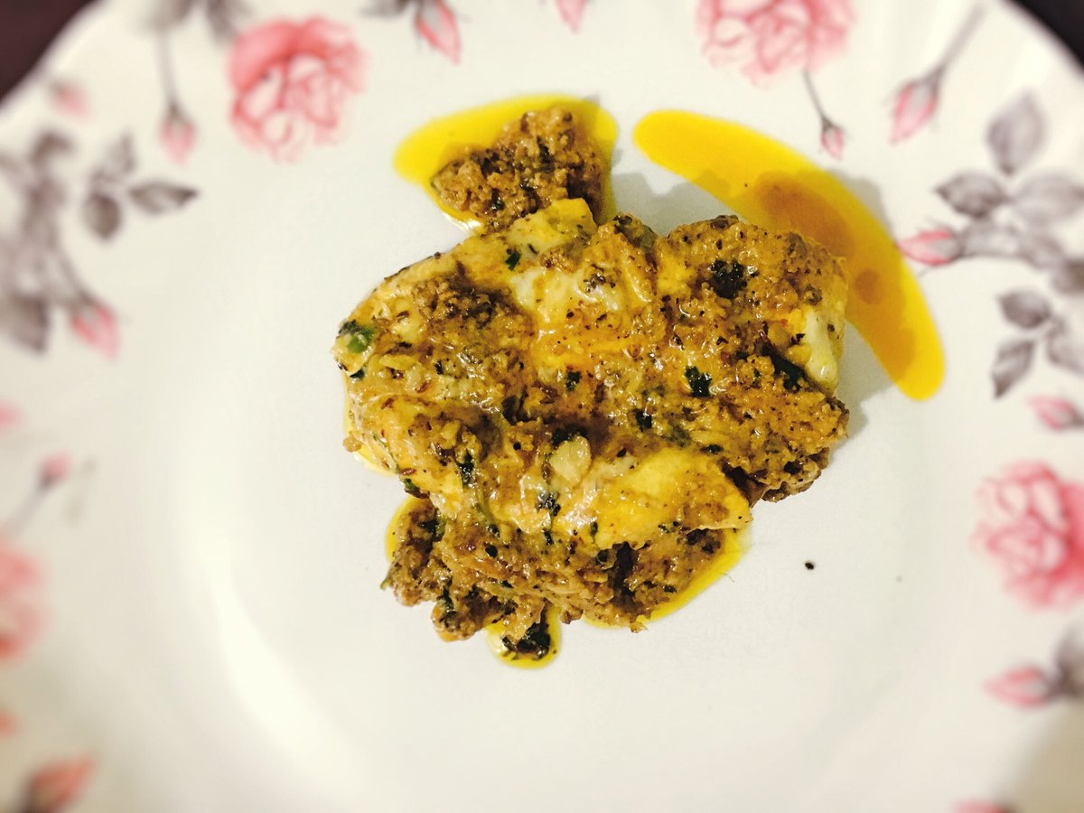 swnjalali's tweet photo. Happiness is when you try to cook something new and it turns out super delicious #ketoaddicted #ketogenicdiet #creamy🍄 #garlicchicken 😍❤️😋 https://t.co/Lzb7ZeWcDV