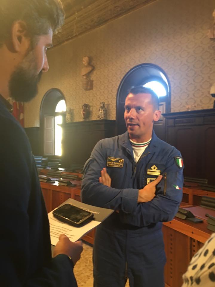 ValoreTricolore's tweet photo. Alcuni protagonisti della Conferenza stampa Frecce Tricolori di oggi al @ComunediRavenna.

#freccetricolori  #aereoclublugo #valoretricolore https://t.co/KZVqenfKR2