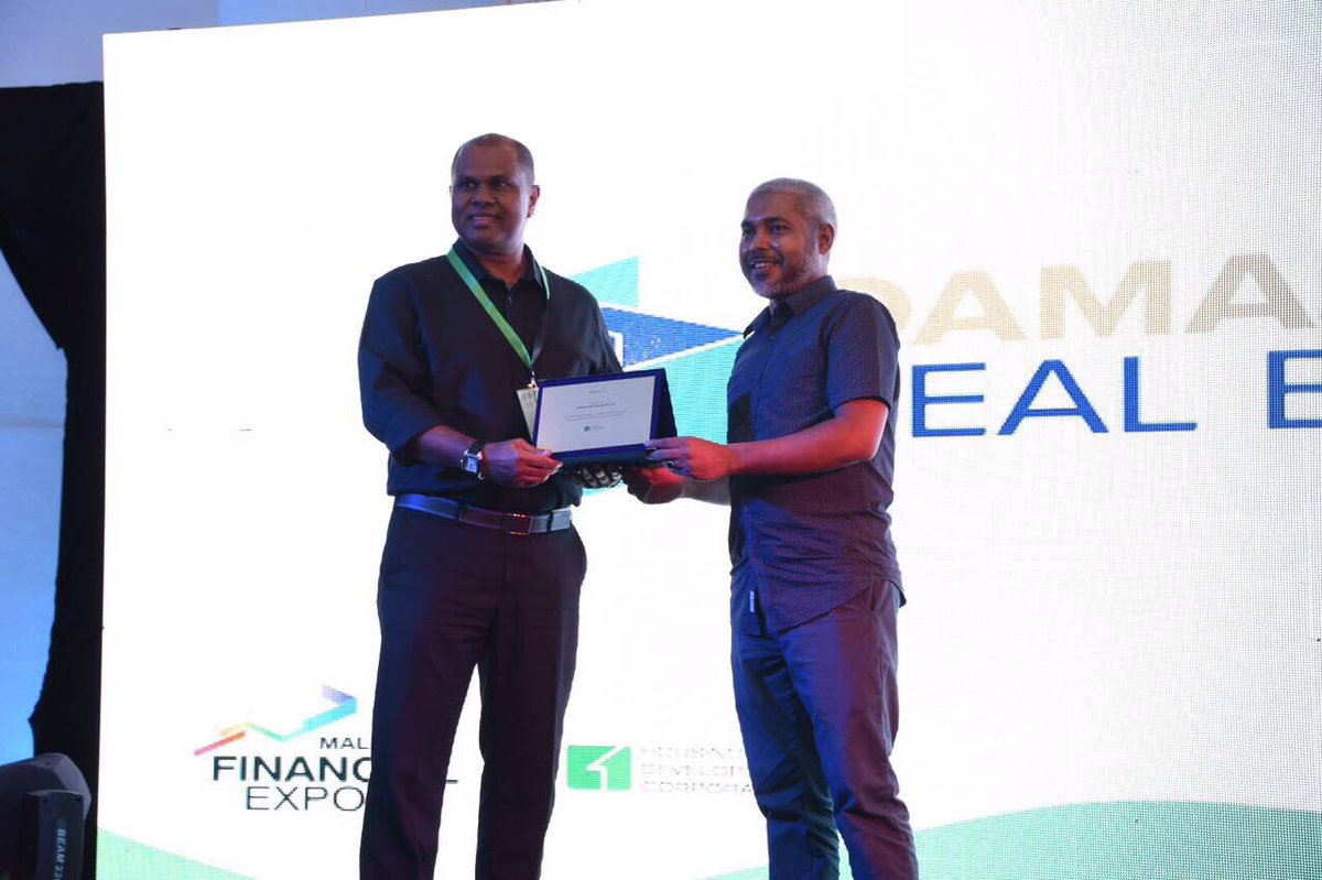 hdcmaldives's tweet photo. #HappeningNow: #HDC's MD  Saiman presenting token of appreciation to all of HDC's exhibitors at Maldives Financial Expo '17. #MFE2017 (3) https://t.co/aQjg2c5hHG