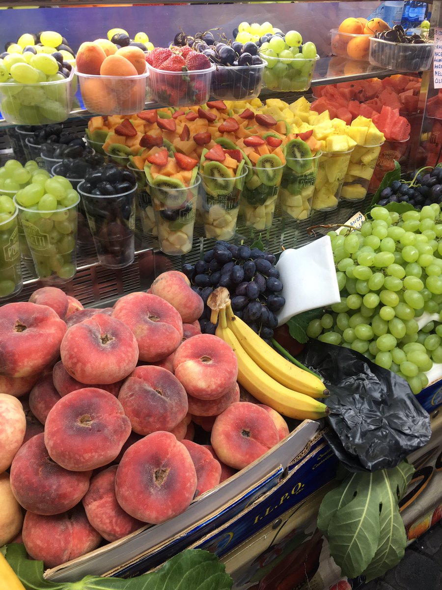 Becca_Simansky's tweet image. Why can't Washington have these around every corner like in Rome?🍏🍎🍐🍊🍋🍌🍉🍇🍓🍈🍒🍑🍍🥝