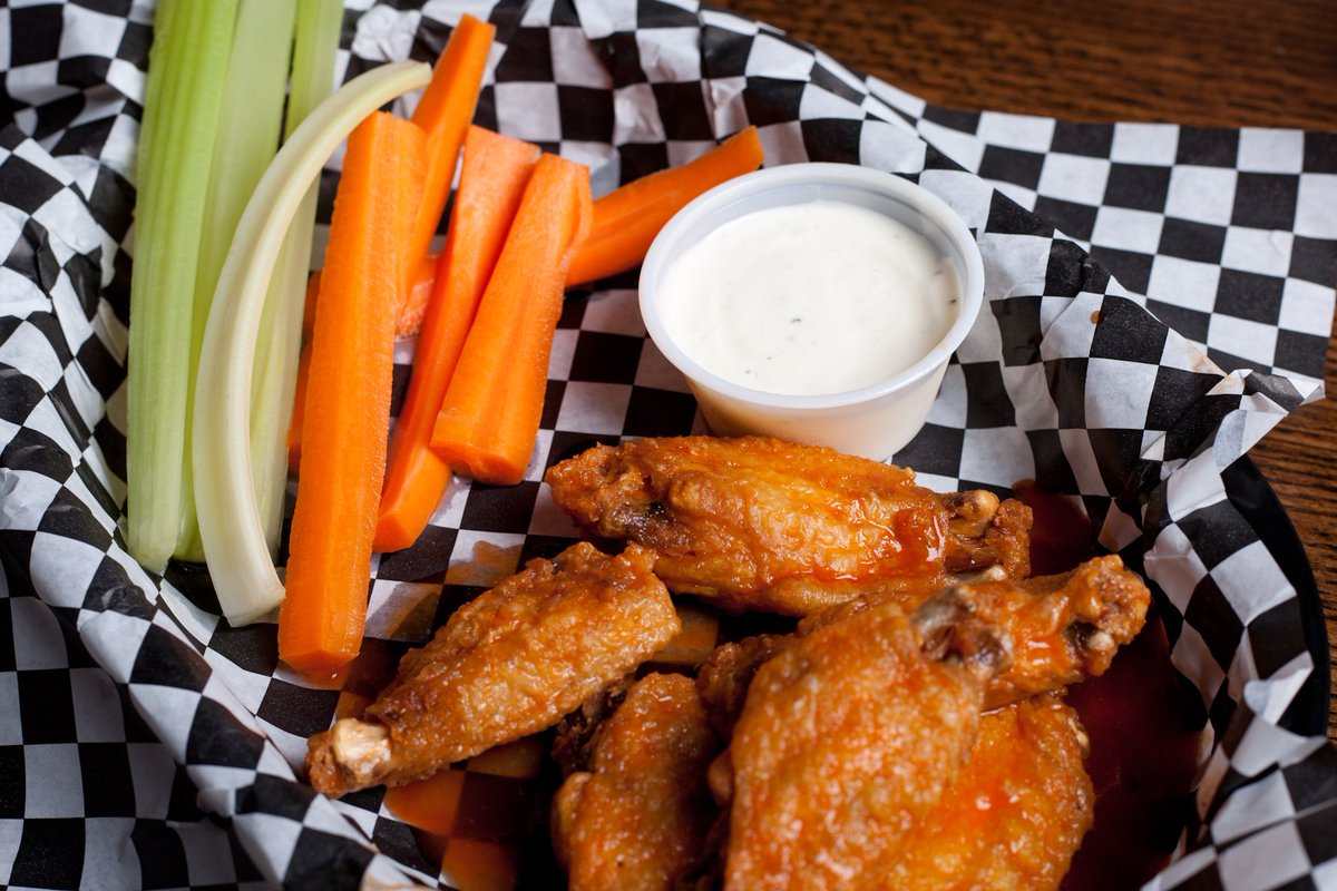 mortimerspub's tweet photo. Nothing says Saturday like a basket of Buffalo wings along side a cold one! #saturdaze #mortimerpub https://t.co/ayIZ9ZxXzo
