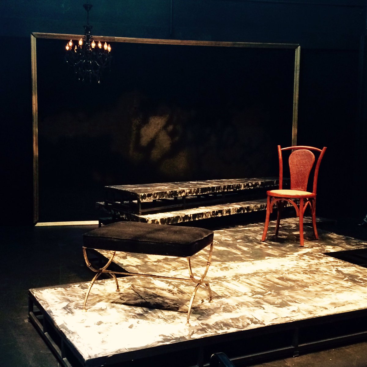 CIRCULOTEATRAL's tweet photo. Quien desafíe la lluvia y llegue a El @CIRCULOTEATRAL a vivir MOSCÚ, tiene boleto al 2x1. Hoy 7pm /Av. Veracruz 107, Condesa ☎️5553 1383 🎭 https://t.co/GsDSQhyFxk