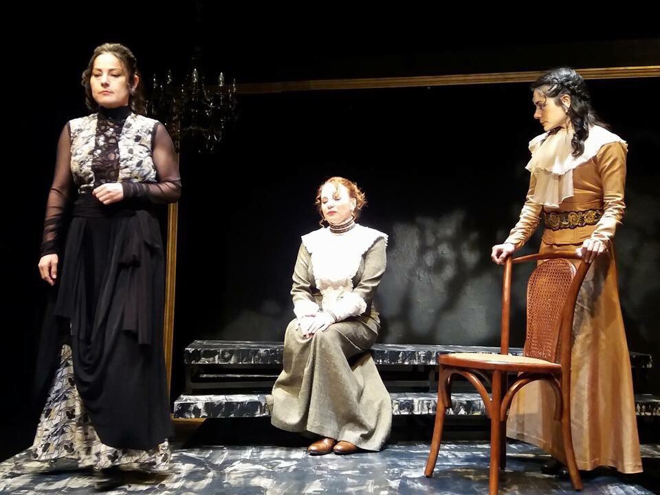 CIRCULOTEATRAL's tweet photo. Quien desafíe la lluvia y llegue a El @CIRCULOTEATRAL a vivir MOSCÚ, tiene boleto al 2x1. Hoy 7pm /Av. Veracruz 107, Condesa ☎️5553 1383 🎭 https://t.co/GsDSQhyFxk