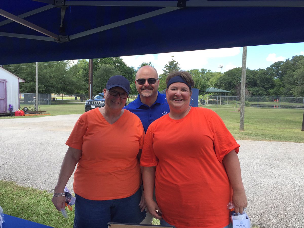 nicole_d_ray's tweet photo. @BridgelandCFISD well represented by students and parents @_StopABullyNow 2nd annual kickball tourney #FirstClass @CyFairISD @ToddRayAgency https://t.co/ftezjW1X2F