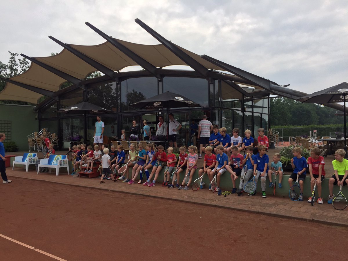 ZLTBtennis's tweet image. Tenniskamp voor onze jeugd @ZLTBtennis @veeralleezwolle. Tennissen, ravotten, spelen, kamperen, samenzijn. Wat een evenement! @BreakpointMD